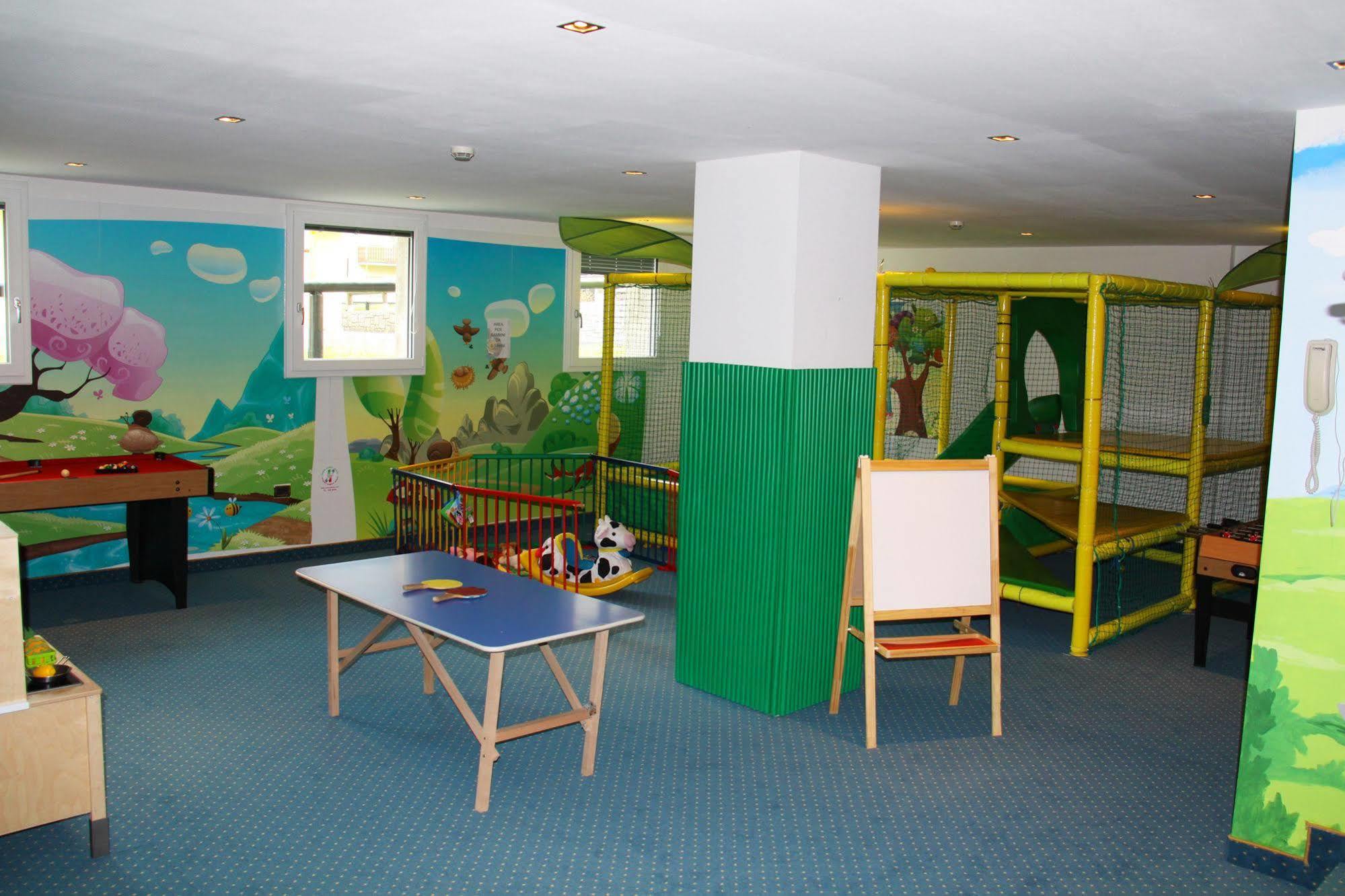 Sport Hotel Vittoria Пассо-дель-Тонале Екстер'єр фото